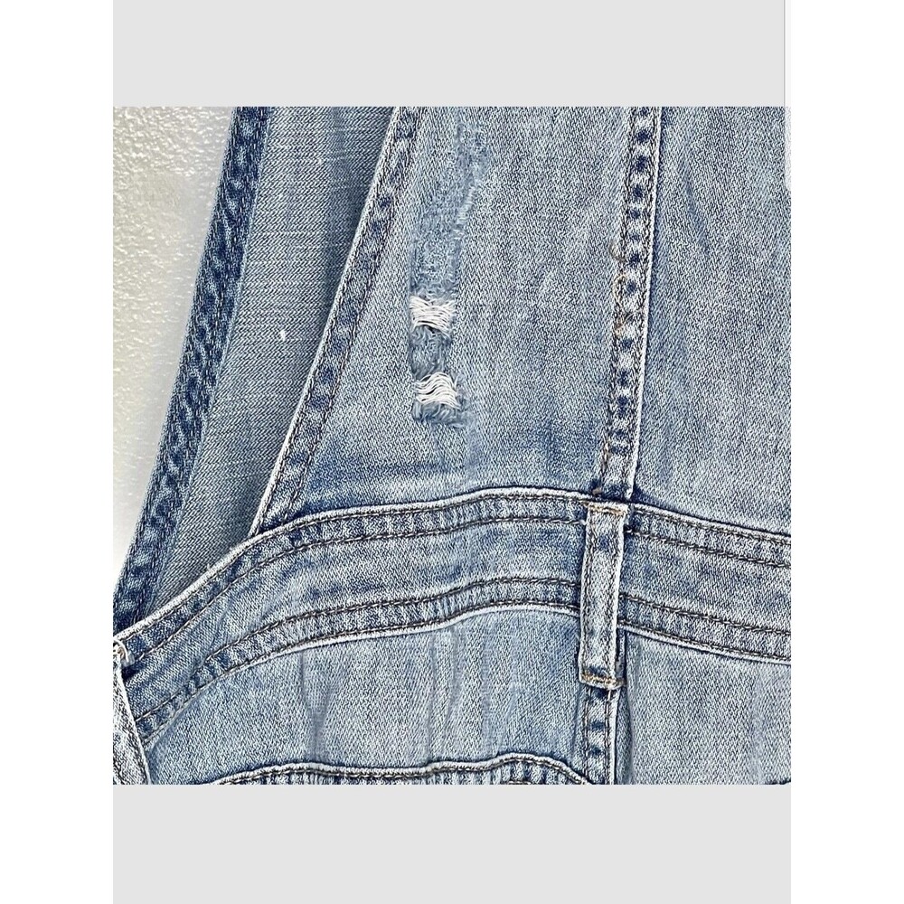 Forever 21 Womens Overall Shorts Size 29 Rolled Up Jean Light Wash Distressed - Picture 6 of 12